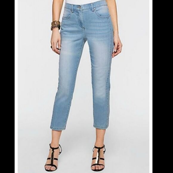 Old Navy LeBoyfriend Jeans 10 - Picture 1 of 8